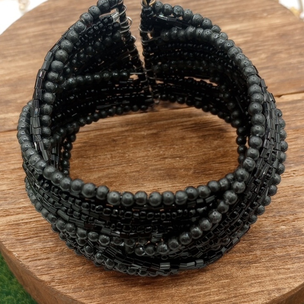 Elegant Black Beaded Bracelet B1002 - Picture 2 of 3